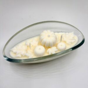 Kaars Getij in ovale schaal met decoratie, handgemaakte kaars van koolzaadwas door Rivierlicht