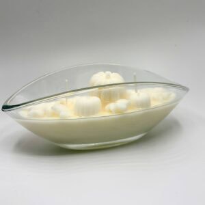 Kaars Getij in ovale schaal met decoratie, handgemaakte kaars van koolzaadwas door Rivierlicht